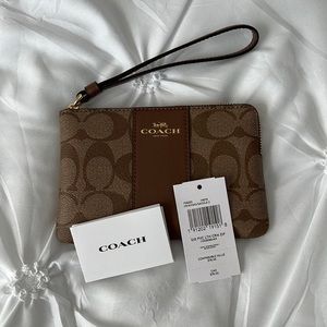 Coach Corner Zip Wristlet New With Tags